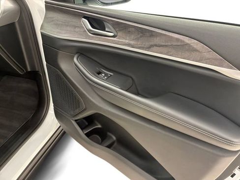 Used 2023 Jeep Grand Cherokee L Limited w/ Black Appearance Package image 15