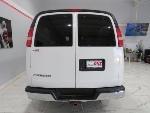 Used 2017 Chevrolet Express 3500 LT w/ LT Preferred Equipment Group RWD image 4