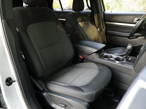 Used 2019 Ford Explorer XLT FWD image 28