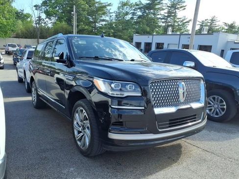 Used 2022 Lincoln Navigator L Reserve AWD/4WD image 4