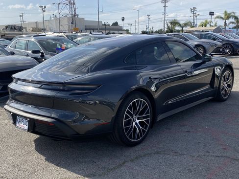 Used 2022 Porsche Taycan image 8