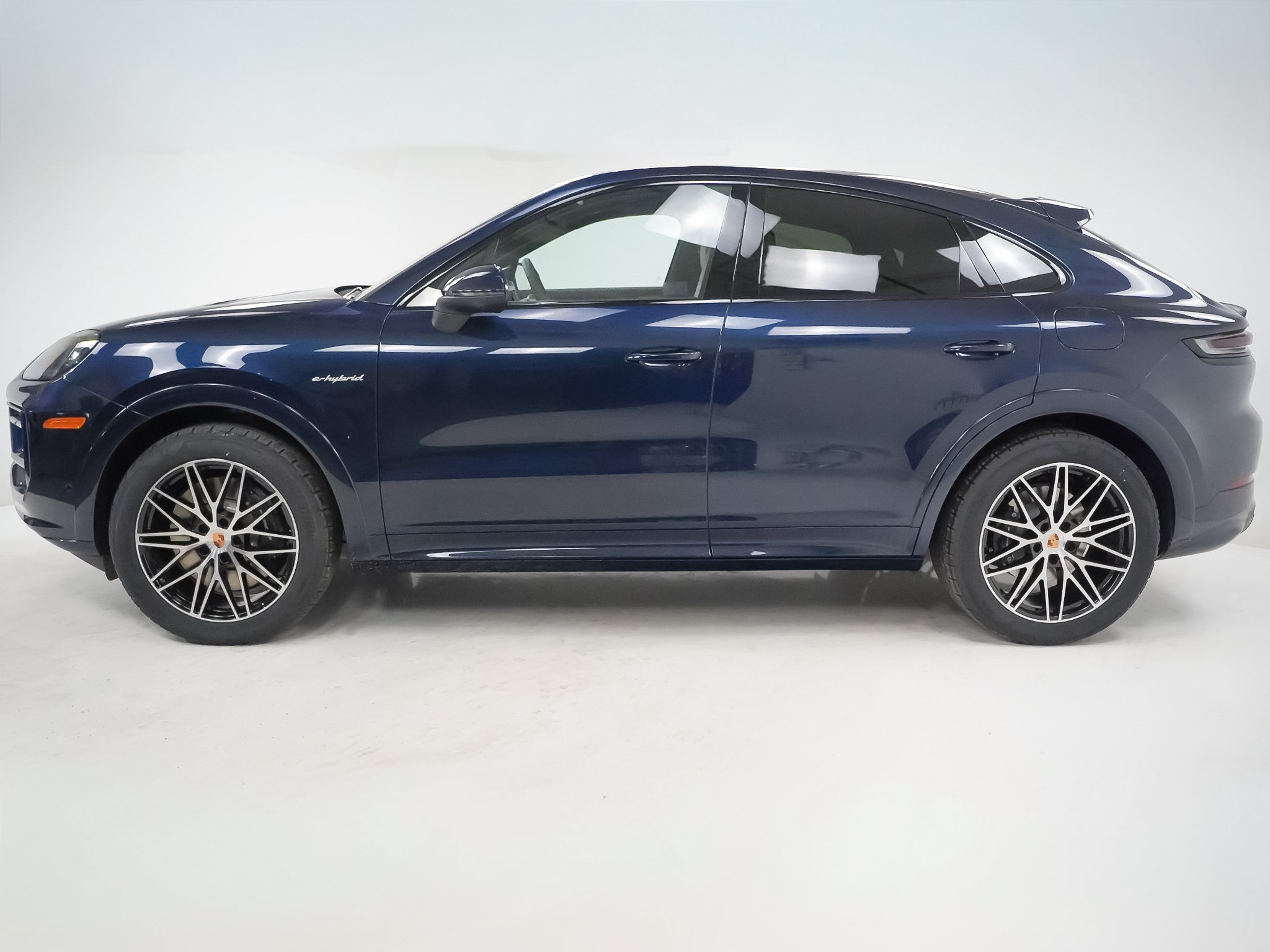 Certified 2026 Porsche Cayenne E-Hybrid Coupe AWD/4WD image 2