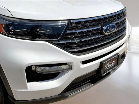 Used 2020 Ford Explorer XLT w/ Equipment Group 202A AWD/4WD image 33