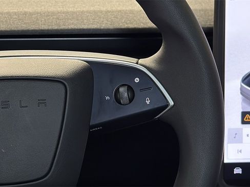 Used 2026 Tesla Model Y 2WD image 22