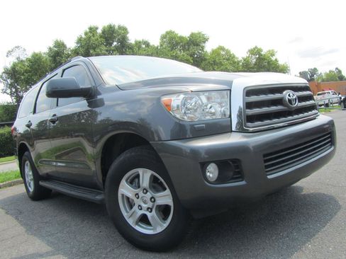 Used 2011 Toyota Sequoia SR5 w/ Premium Pkg AWD/4WD image 2