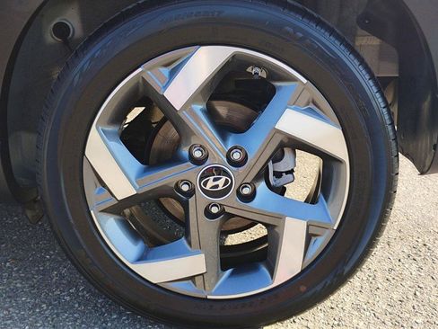 Used 2025 Hyundai Venue SEL FWD image 9