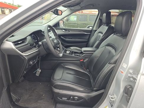 Used 2023 Jeep Grand Cherokee L Limited w/ Black Appearance Package RWD image 9