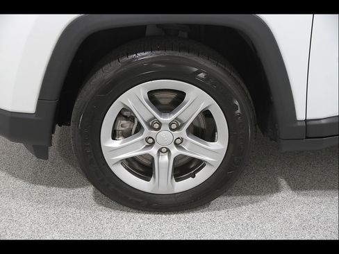 Used 2023 Jeep Compass Latitude AWD/4WD image 22