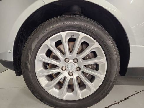 Used 2020 Land Rover Range Rover HSE image 8