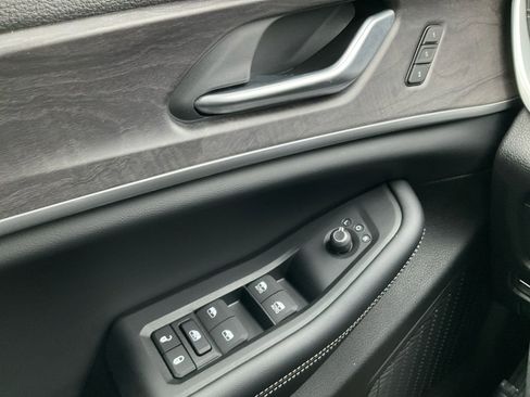 Used 2024 Jeep Grand Cherokee Limited image 22