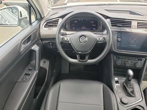 Used 2020 Volkswagen Tiguan SEL AWD/4WD image 17
