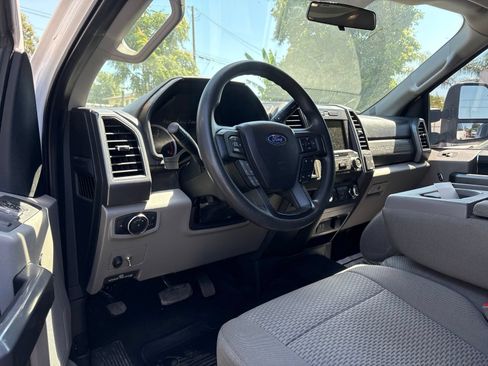 Used 2019 Ford F250 XLT w/ Snow Plow Prep Package AWD/4WD image 5