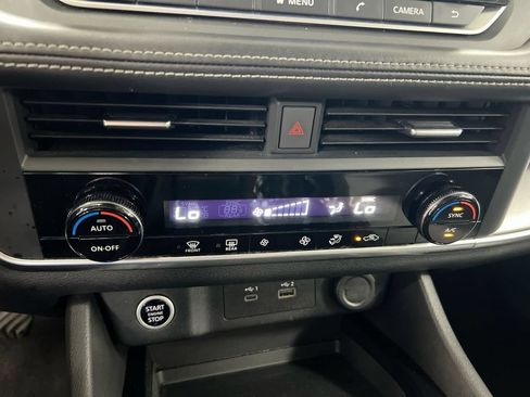 Used 2023 Nissan Rogue SV FWD image 16