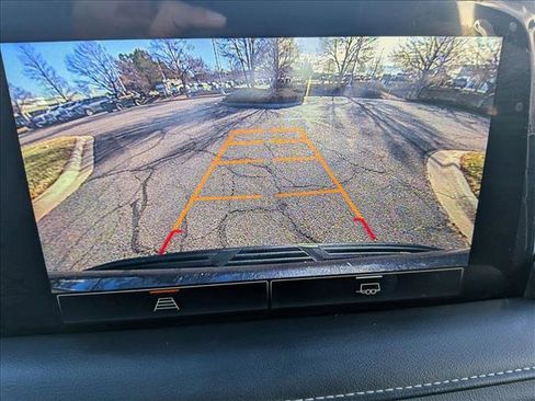 Used 2023 GMC Yukon XL SLT image 13