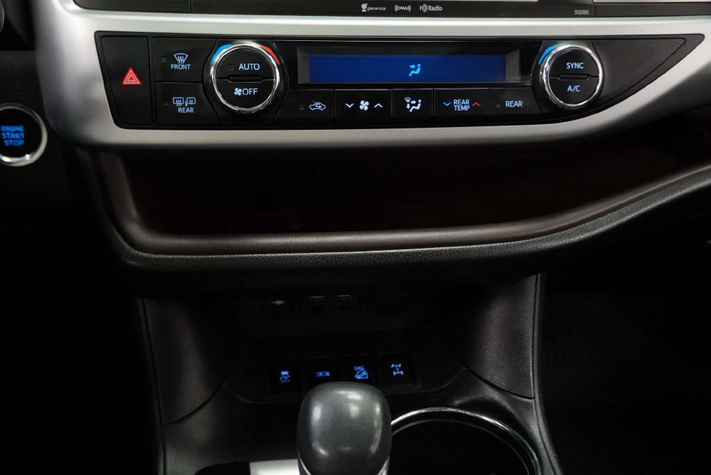 Used 2019 Toyota Highlander XLE AWD/4WD image 29