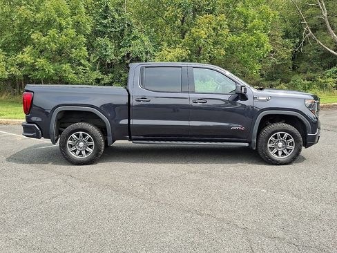 Used 2024 GMC Sierra 1500 AT4 w/ AT4 Premium Package AWD/4WD image 10