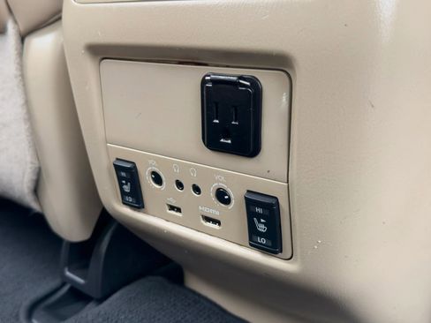 Used 2017 Nissan Pathfinder Platinum w/ Family Entertainment Package image 26