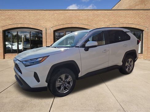 Used 2025 Toyota RAV4 XLE image 8