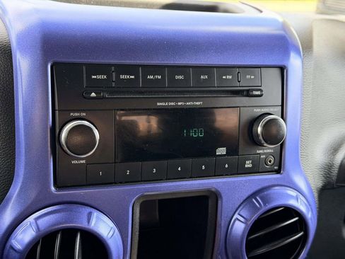 Used 2018 Jeep Wrangler Sport image 3