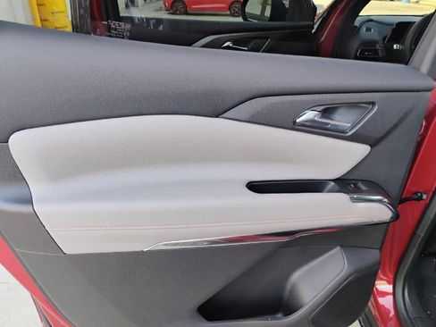 New 2025 Chevrolet Traverse LT w/ Midnight/Sport Edition image 18