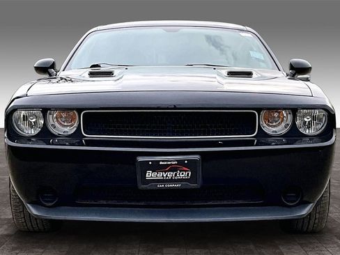 Used 2014 Dodge Challenger SXT image 5