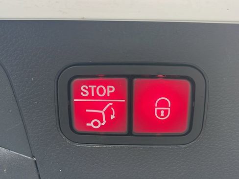 Used 2021 Mercedes-Benz GLC 300 image 30