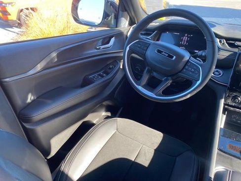 New 2025 Jeep Grand Cherokee Altitude AWD/4WD image 32