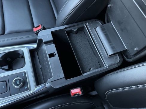 Certified 2022 Ford Explorer XLT w/ Equipment Group 202A image 21