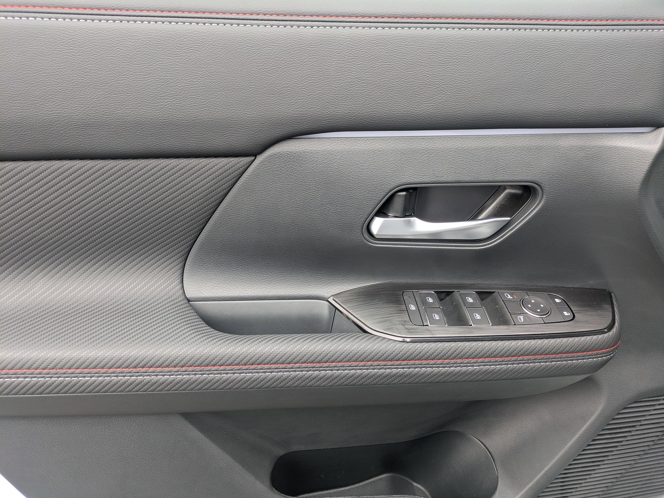 New 2026 Nissan Kicks SR FWD image 13