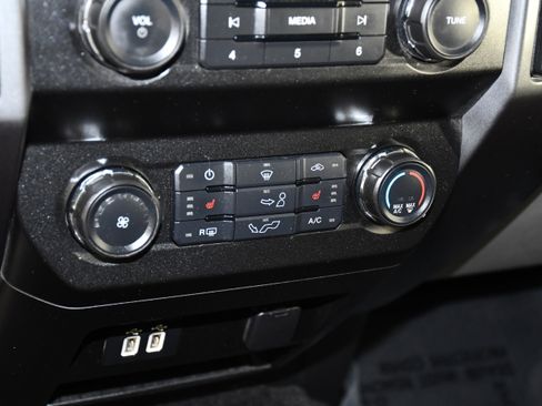 Used 2019 Ford F150 XLT w/ Equipment Group 302A Luxury AWD/4WD image 34