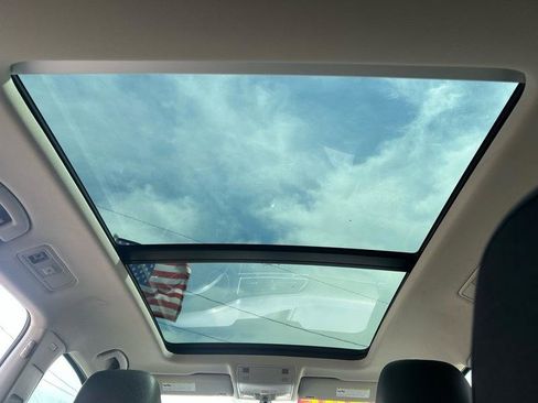 Used 2019 Volkswagen Tiguan SE w/ Panoramic Sunroof Package image 17