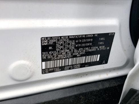 Used 2025 Toyota RAV4 XLE Premium image 28