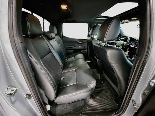Certified 2019 Toyota Tacoma TRD Off-Road w/ TRD Premium Off Road Package AWD/4WD image 21