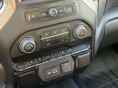 Used 2024 Chevrolet Silverado 1500 Custom image 10