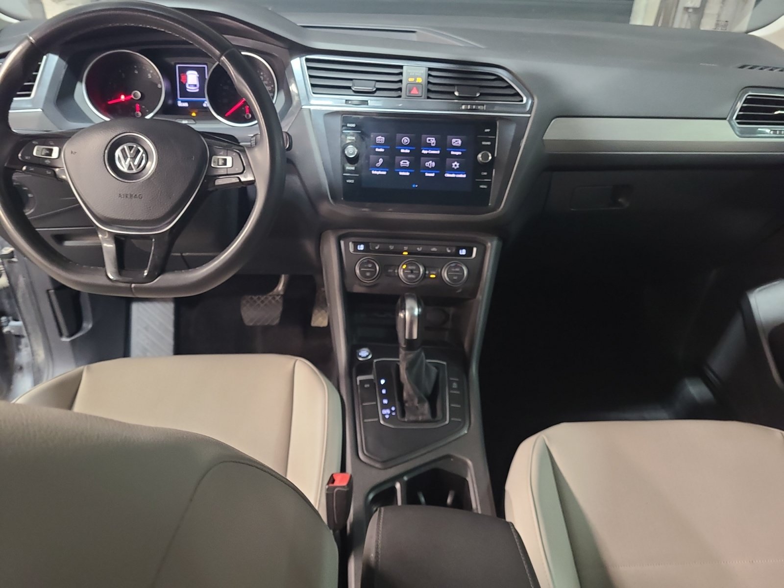 Used 2020 Volkswagen Tiguan SE FWD image 20