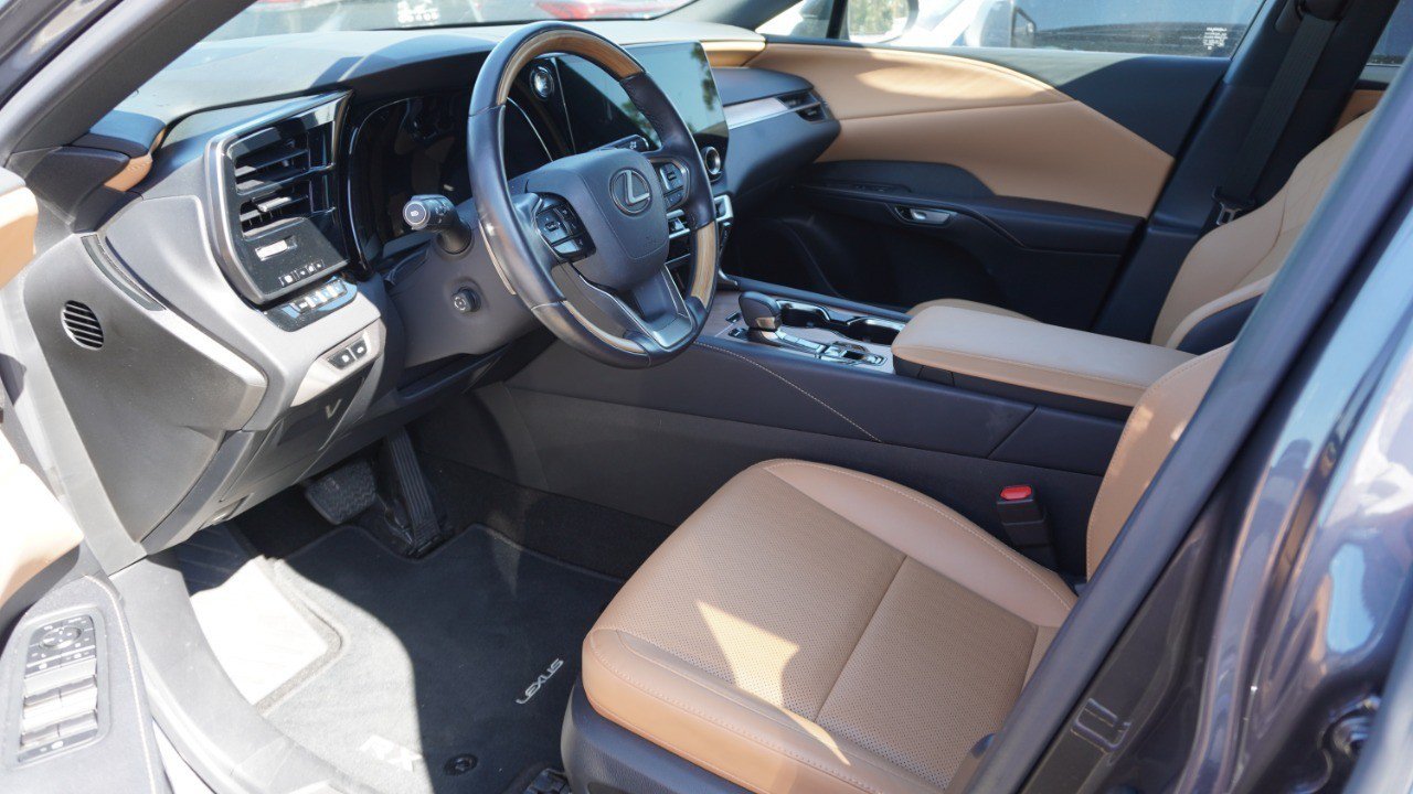Used 2025 Lexus RX 350 Premium w/ Accessory Package (Z1) FWD image 6