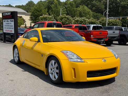 Used 2005 Nissan 350Z Touring RWD image 3