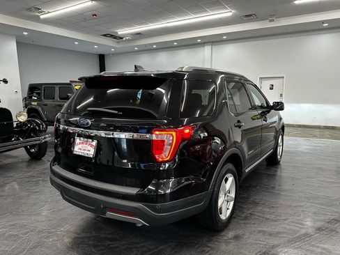 Used 2019 Ford Explorer XLT FWD image 5