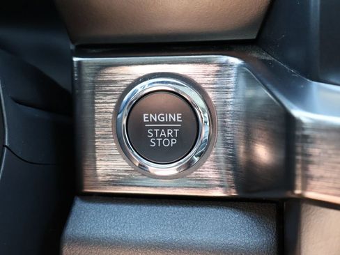 Certified 2024 Ford F250 Lariat w/ FX4 Off-Road Package AWD/4WD image 33