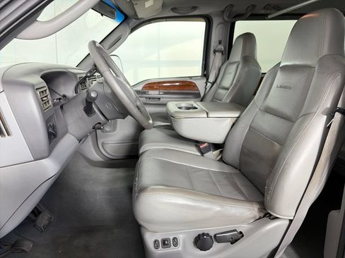 Used 2004 Ford F350 Lariat AWD/4WD image 11