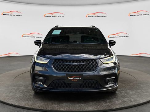 Used 2021 Chrysler Pacifica Touring w/ Cold Weather Group AWD/4WD image 3
