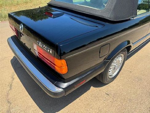 Used 1991 BMW 325i Convertible RWD image 17