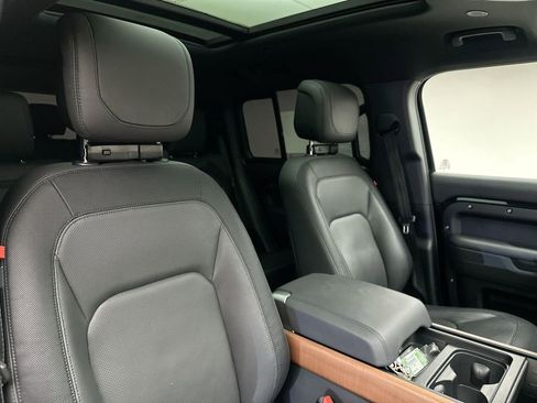 Certified 2023 Land Rover Defender 130 X-Dynamic SE image 18