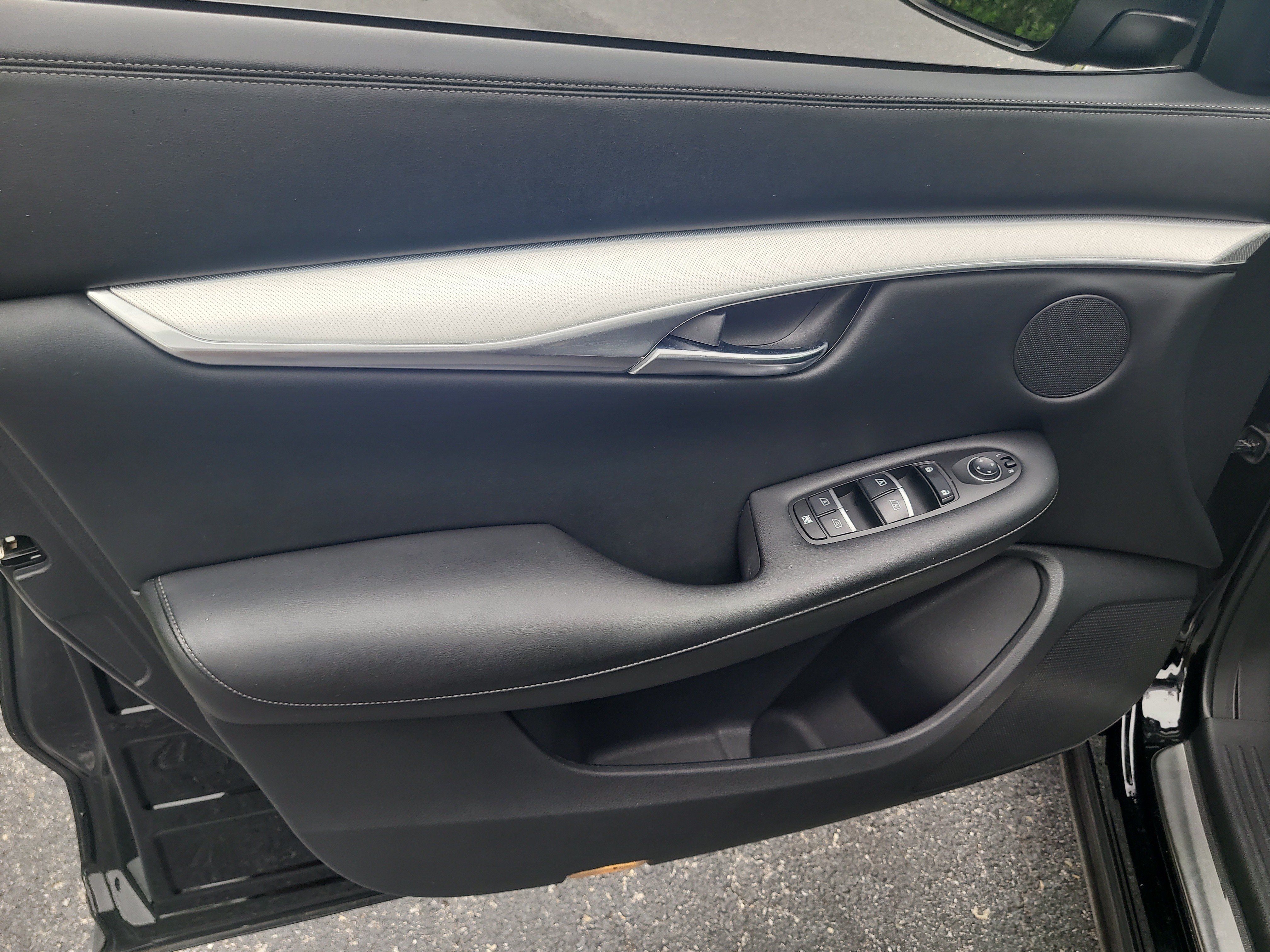 Used 2020 INFINITI QX50 Luxe w/ Navigation Package FWD image 18
