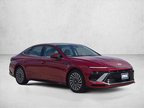 Used 2025 Hyundai Sonata Limited FWD image 3