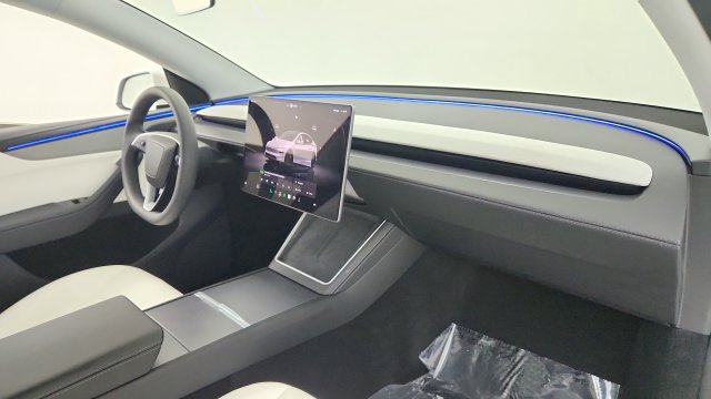 Used 2026 Tesla Model Y AWD image 31