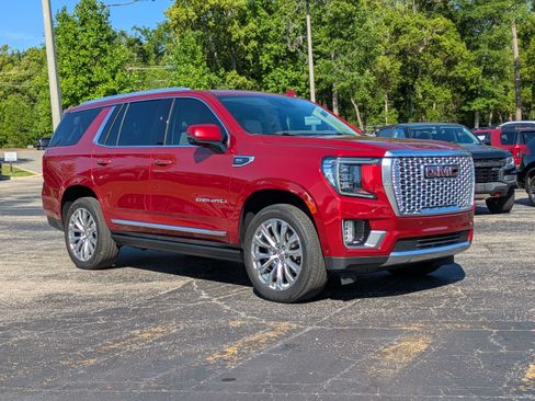 Used 2024 GMC Yukon Denali w/ Advanced Technology Package AWD/4WD image 2