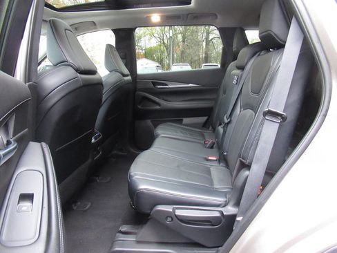 Used 2023 INFINITI QX60 Luxe image 16