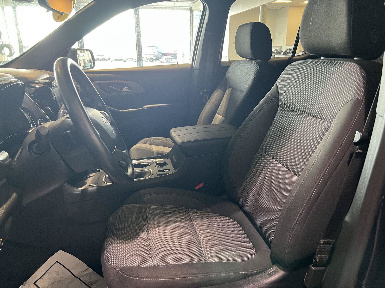 Used 2023 Chevrolet Traverse LT w/ Rear Camera Mirror Package AWD/4WD image 38
