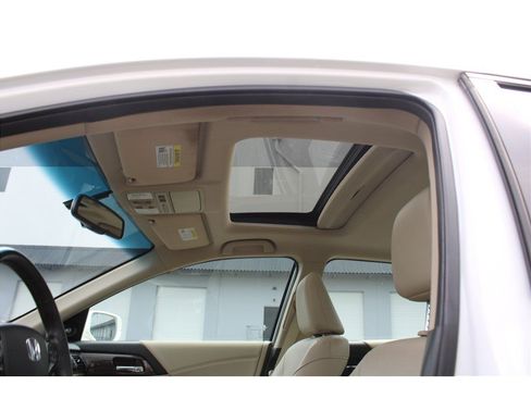 Used 2017 Honda Accord EX-L image 9